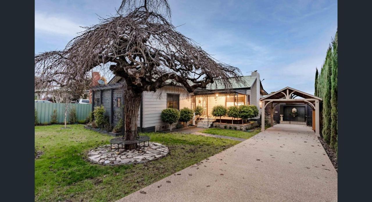 The Weeping Elm - Large And Spacious Holiday home *