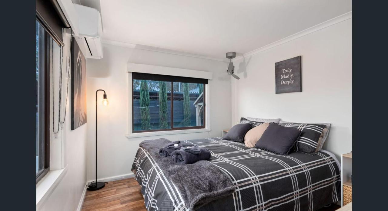 Holiday home The Weeping Elm - Large And Spacious Albury